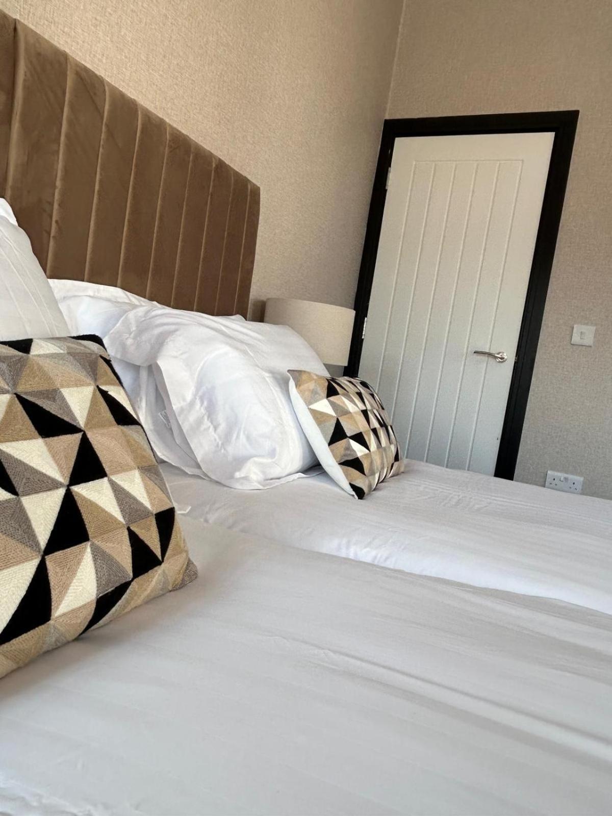 Crown Street Aparthotel Галифакс Экстерьер фото